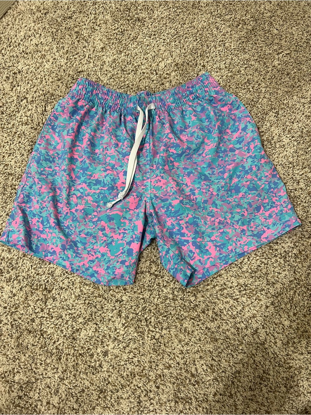 Chubbies pink/blue print 5.5” swim trunks